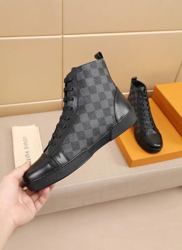 Factory price: 400💰【LV】Official website popular series 🇮🇹🇮🇹1:1 production, selected high-end imported cowhide, sheepskin lining with sheepskin pads, paired with Louis Vuitton Monogram Ecli men's shoes 💰se canvas and pure black rubber soles, the ultimate simple design perfectly interprets the latest inspiration for shoes, integrating classics and fashion. 🔍🔍High quality, worth having. The bottom car thread will never be unglued. Sellers are welcome to sell as shown in the picture above. We can send one piece on behalf of you. Number of yards: 38-44 (45 yards can be customized)